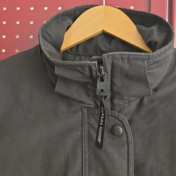 PRICED TO SELL trillium parka - Picture 3 of 11